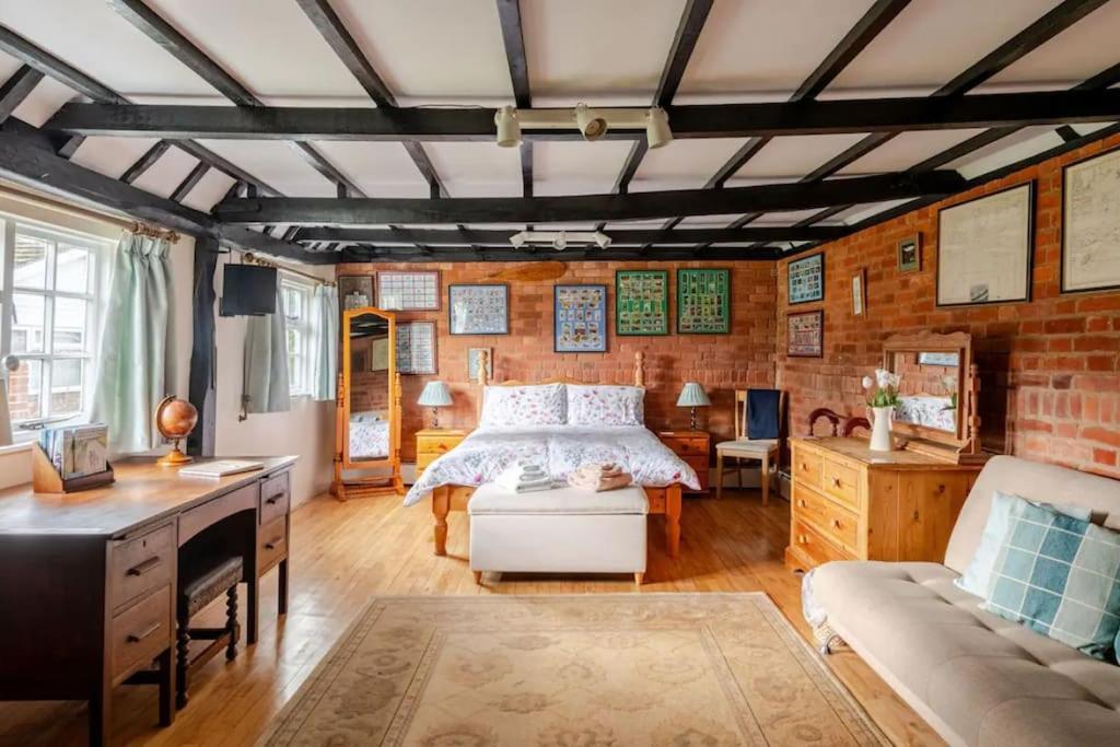 Cozy One-Bedroom Cottage In Great Tey Exterior photo